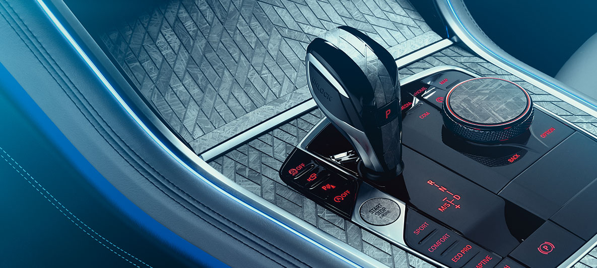The center console of the BMW Individual M850i NIGHT SKY in mosaic design