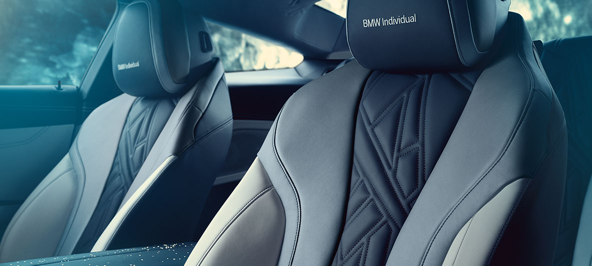 The BMW Individual sport seats of the BMW Individual M850i NIGHT SKY in close up 