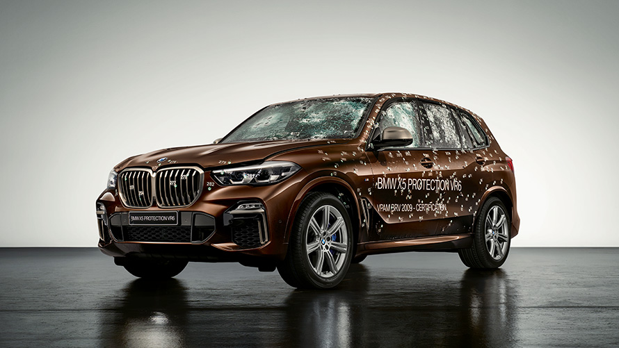 BMW Protection Vehicles BMW X5 Protection VR6 three-quarter front view damaged