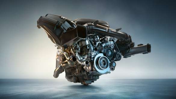 BMW M4 Competition Coupé G82 2020 BMW M TwinPower Turbo inline 6-cylinder petrol engine close-up